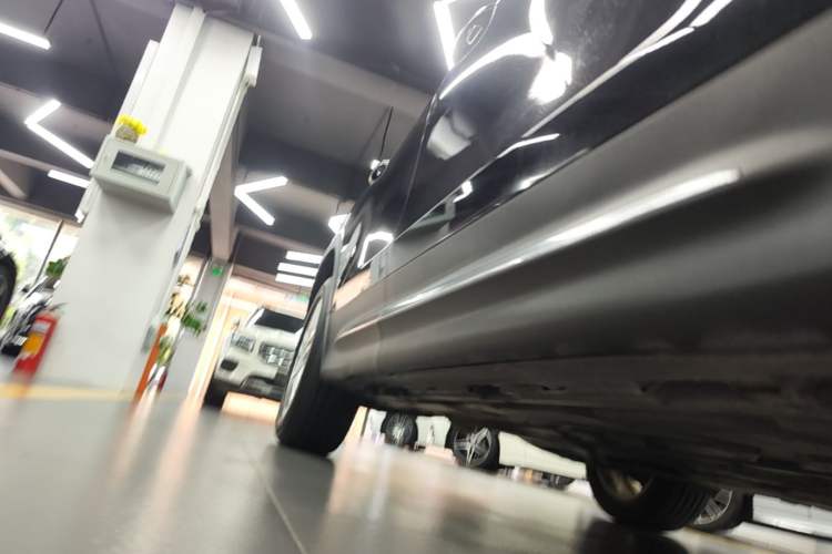 Used Mercedes-Benz GLB 2023 GLB 220 Sport Edition Right Side Sill