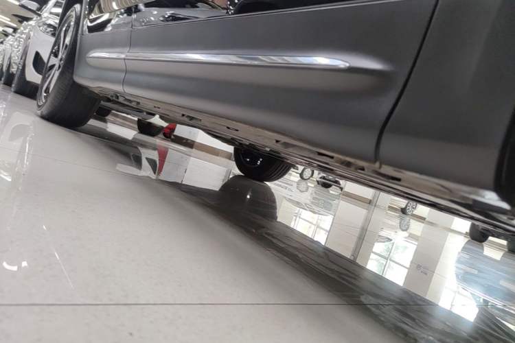Used Mercedes-Benz GLB 2023 GLB 220 Fashion Model Right Side Sill