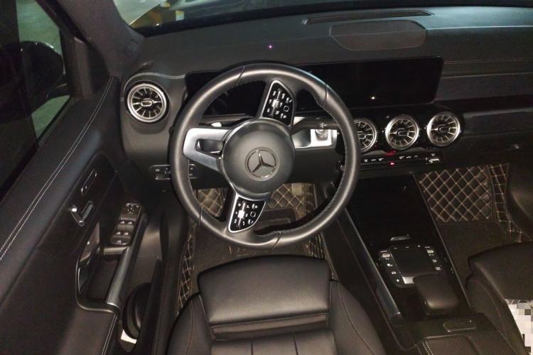 Used Mercedes-Benz GLB 2023 GLB 220 4MATIC Steering Wheel