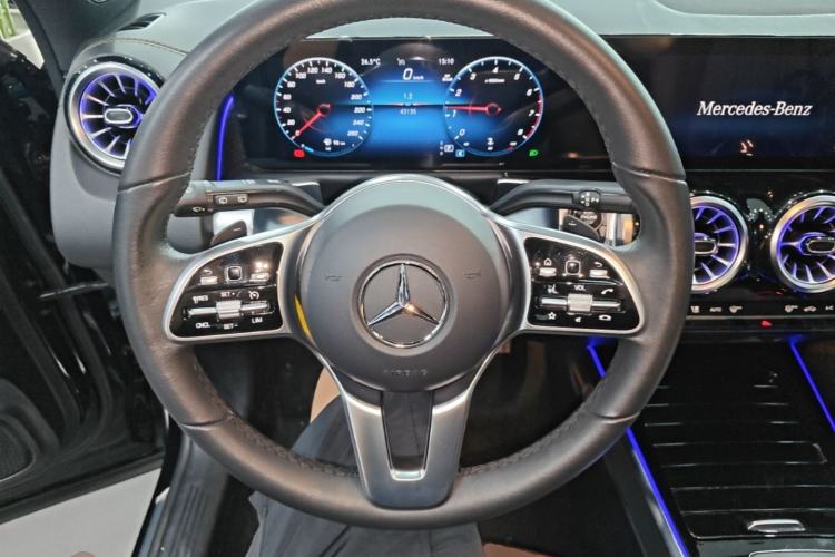 Used Mercedes-Benz GLB 2023 GLB 220 4MATIC Steering Wheel