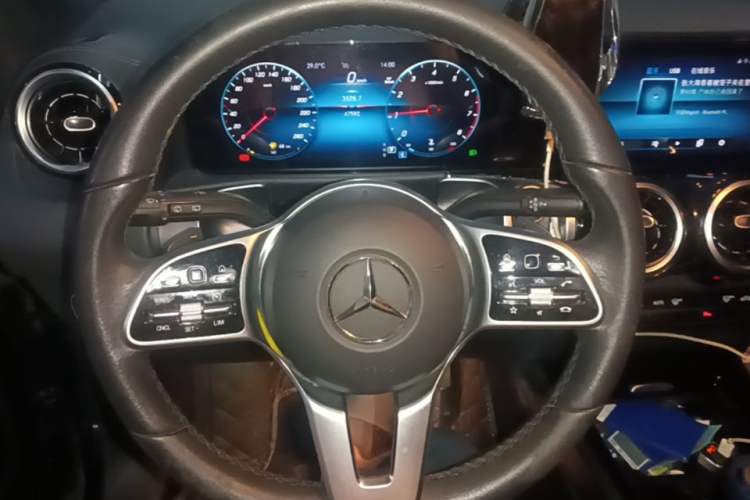 Used Mercedes-Benz GLB 2023 GLB 200 Dynamic Edition Steering Wheel