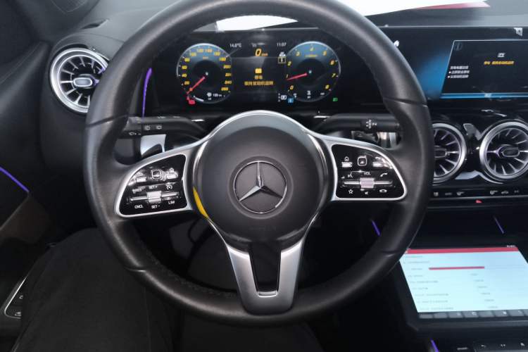 Used Mercedes-Benz GLB 2023 GLB 220 Fashion Model Steering Wheel