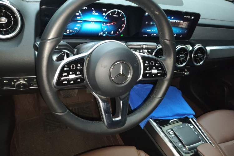 Used Mercedes-Benz GLB 2023 GLB 200 Dynamic Edition Steering Wheel