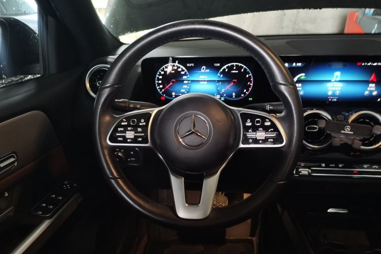 Used Mercedes-Benz GLB 2023 Refreshed GLB 200 Dynamic Edition Steering Wheel
