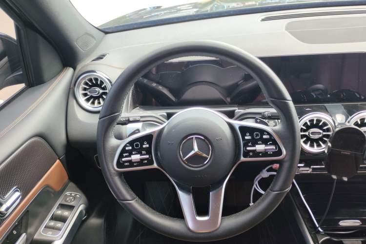 Used Mercedes-Benz GLB 2023 GLB 220 Sport Edition Steering Wheel