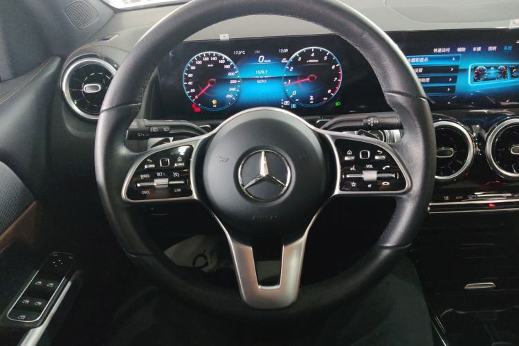 Used Mercedes-Benz GLB 2023 GLB 200 Dynamic Edition Steering Wheel
