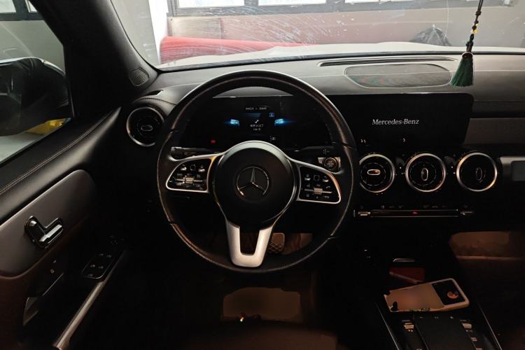 Used Mercedes-Benz GLB 2023 GLB 200 Dynamic Edition Steering Wheel