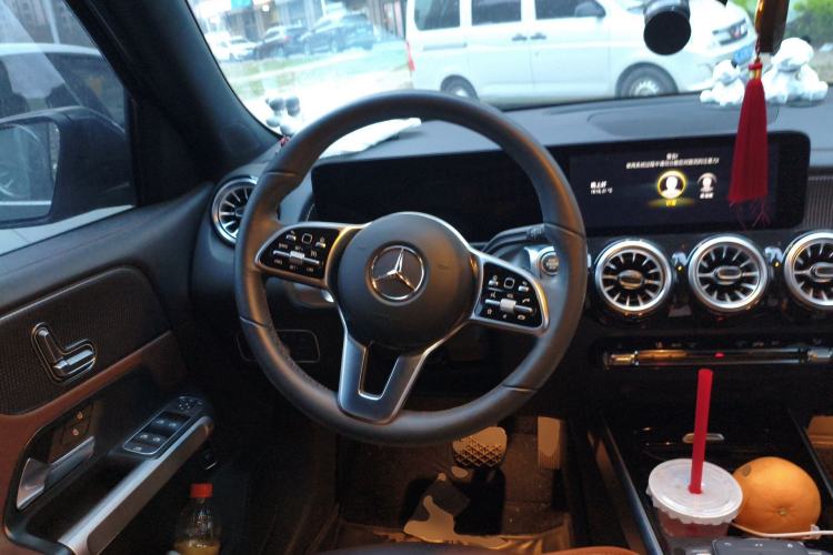 Used Mercedes-Benz GLB 2023 GLB 220 Sport Edition Steering Wheel
