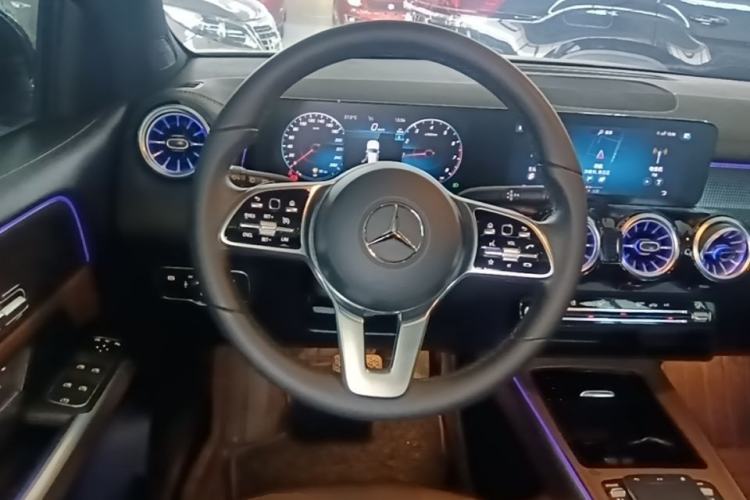 Used Mercedes-Benz GLB 2023 GLB 220 Sport Edition Steering Wheel