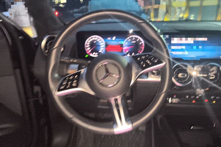 Used Mercedes-Benz GLB 2023 Refreshed GLB 200 Dynamic Edition Steering Wheel