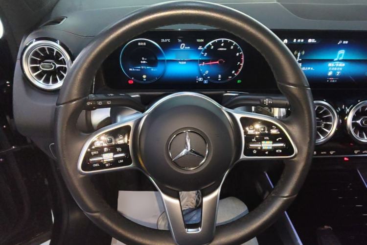 Used Mercedes-Benz GLB 2023 GLB 220 Sport Edition Steering Wheel
