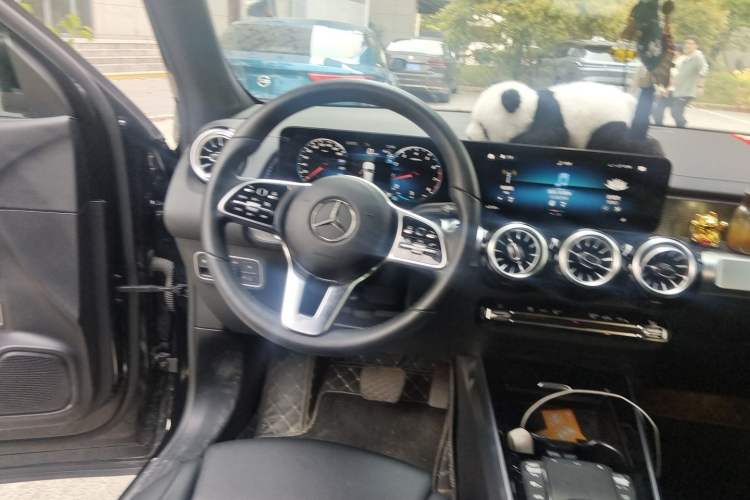 Used Mercedes-Benz GLB 2023 GLB 220 Sport Edition Steering Wheel