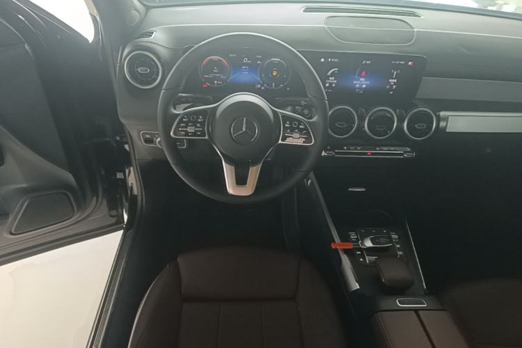 Used Mercedes-Benz GLB 2023 Refreshed GLB 200 Dynamic Edition Steering Wheel