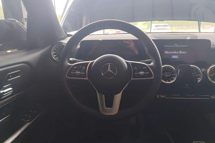Used Mercedes-Benz GLB 2023 GLB 220 Fashion Model Steering Wheel