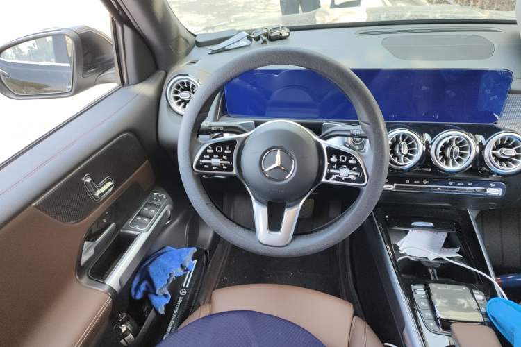 Used Mercedes-Benz GLB 2023 GLB 220 4MATIC Steering Wheel