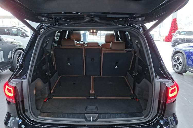 Used Mercedes-Benz GLB 2023 GLB 220 4MATIC Trunk