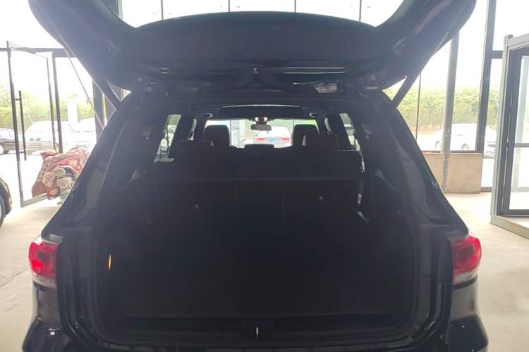 Used Mercedes-Benz GLB 2023 GLB 220 Fashion Model Trunk