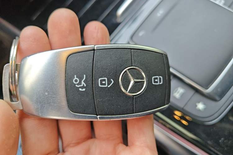 Used Mercedes-Benz GLB 2023 GLB 220 Fashion Model Vehicle Key