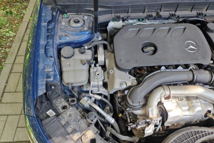 Used Mercedes-Benz GLB 2023 GLB 220 4MATIC Engine Bay Right