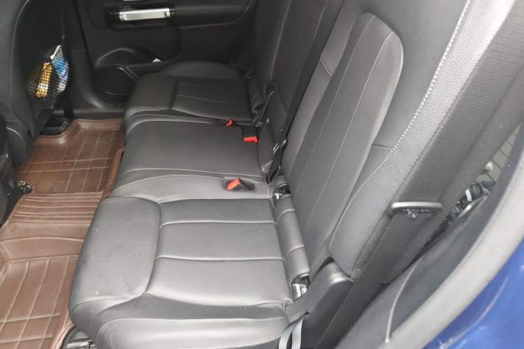 Used Mercedes-Benz GLB 2023 GLB 220 Fashion Model Left Rear Seat