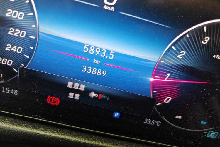 Used Mercedes-Benz GLB 2023 GLB 220 4MATIC Odometer Close Up