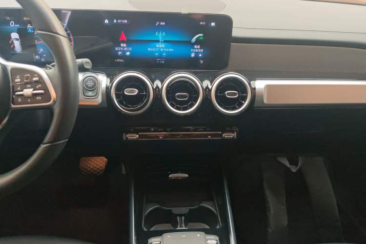 Used Mercedes-Benz GLB 2023 Refresh GLB 200 Fashion Edition Audio And AC Panel