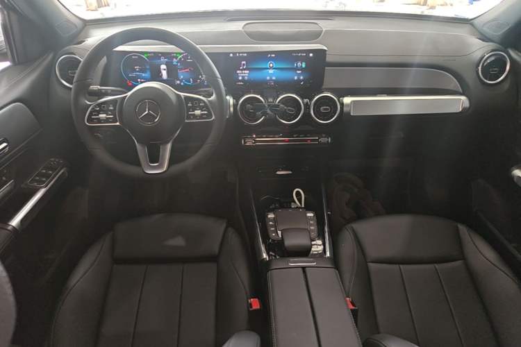 Used Mercedes-Benz GLB 2023 GLB 200 Fashion Model Center Console