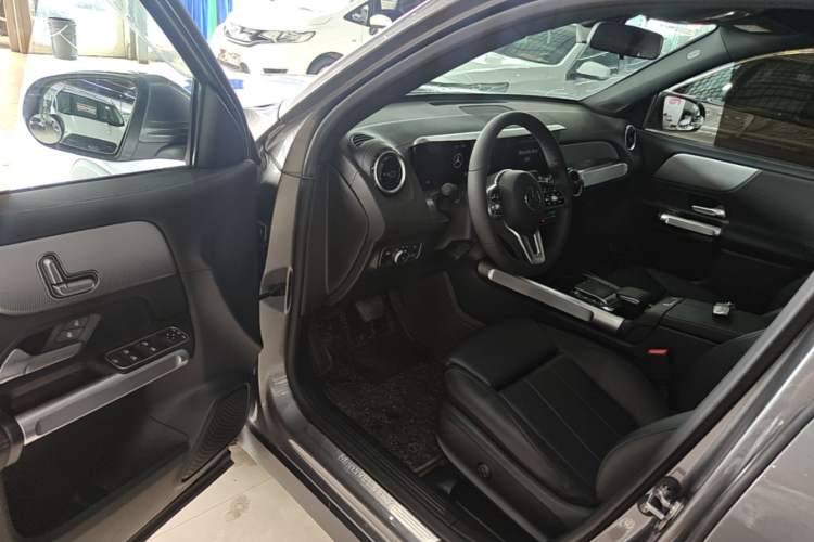 Used Mercedes-Benz GLB 2023 GLB 200 Fashion Model Driver Seat