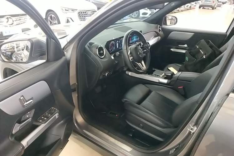 Used Mercedes-Benz GLB 2023 Refresh GLB 200 Fashion Edition Driver Seat