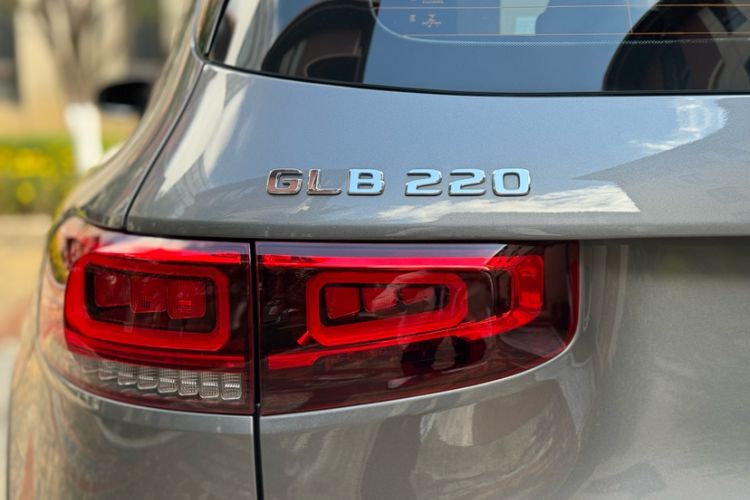 Used Mercedes-Benz GLB 2023 GLB 220 Fashion Model Exterior 4