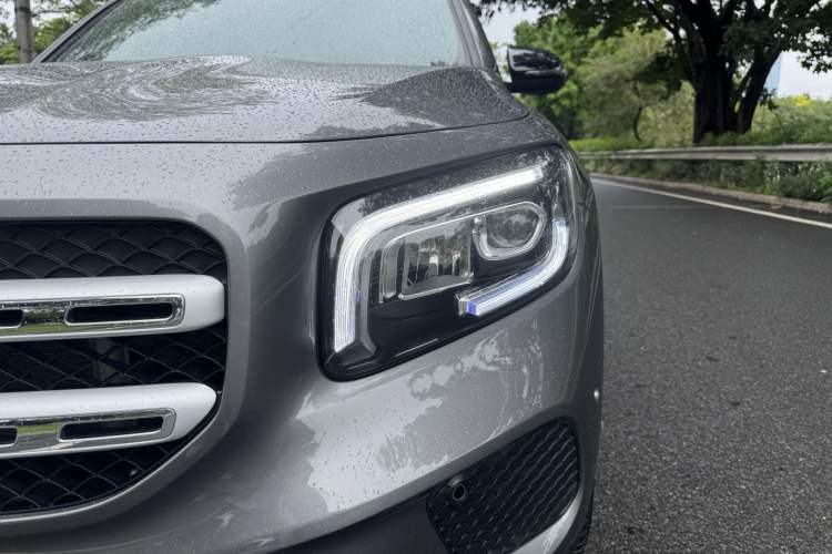 Used Mercedes-Benz GLB 2023 GLB 220 Sport Edition Exterior 7