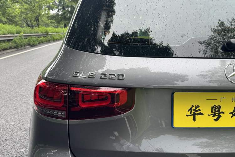 Used Mercedes-Benz GLB 2023 GLB 220 Sport Edition Exterior 8