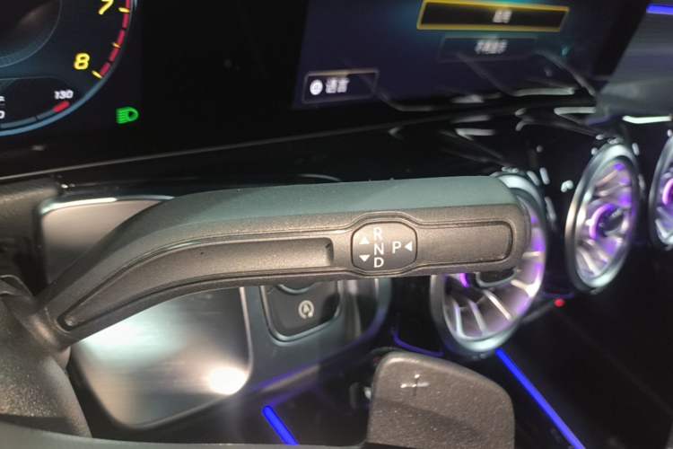 Used Mercedes-Benz GLB 2023 GLB 220 Sport Edition Gear Lever
