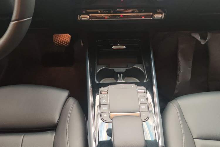Used Mercedes-Benz GLB 2023 Refresh GLB 200 Fashion Edition Gear Lever