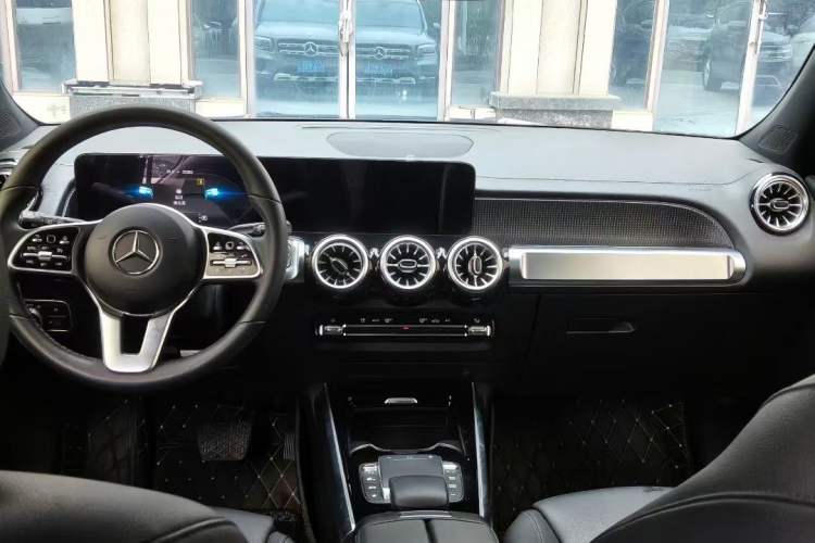 Used Mercedes-Benz GLB 2023 GLB 220 Fashion Model Interior 1