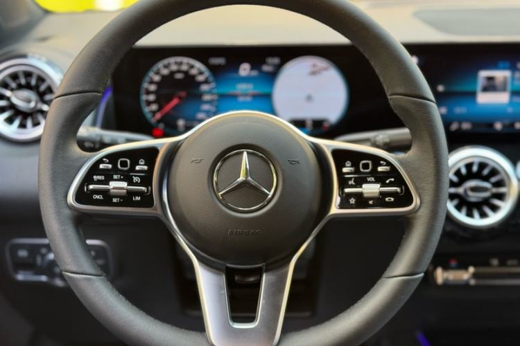 Used Mercedes-Benz GLB 2023 GLB 220 Fashion Model Interior 2