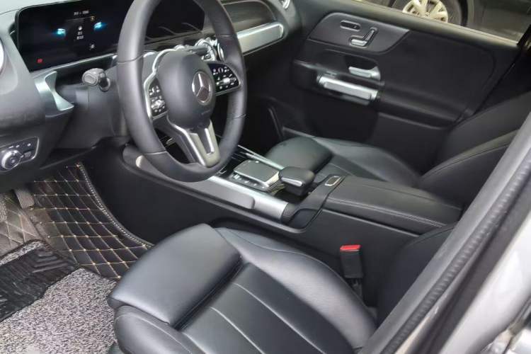 Used Mercedes-Benz GLB 2023 GLB 220 Fashion Model Interior 2