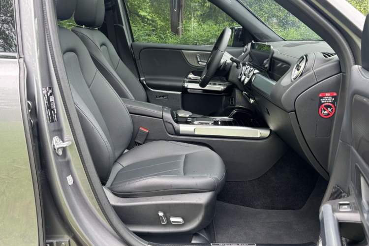 Used Mercedes-Benz GLB 2023 GLB 220 Sport Edition Interior 3