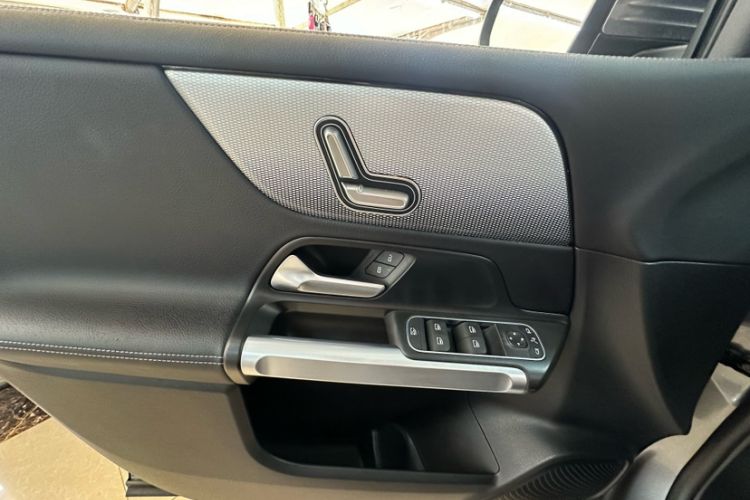 Used Mercedes-Benz GLB 2023 Refresh GLB 200 Fashion Edition Interior 8
