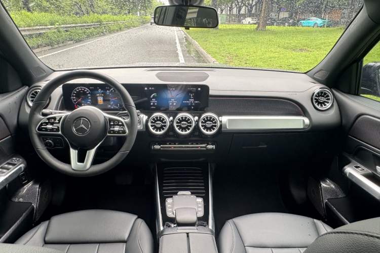 Used Mercedes-Benz GLB 2023 GLB 220 Sport Edition Interior 8