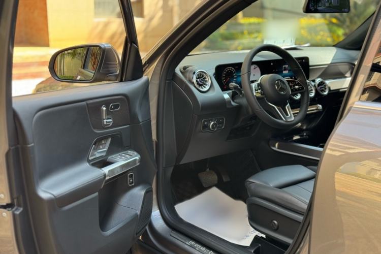 Used Mercedes-Benz GLB 2023 GLB 220 Fashion Model Interior 9
