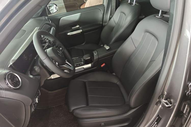 Used Mercedes-Benz GLB 2023 GLB 200 Fashion Model Left Front Seat