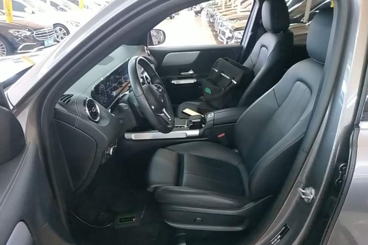 Used Mercedes-Benz GLB 2023 Refresh GLB 200 Fashion Edition Left Front Seat