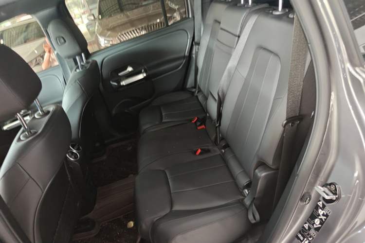 Used Mercedes-Benz GLB 2023 GLB 200 Fashion Model Left Rear Seat