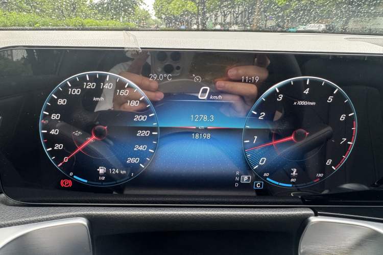 Used Mercedes-Benz GLB 2023 GLB 220 Sport Edition Odometer Close Up