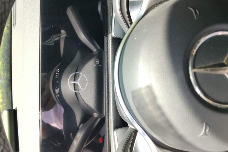 Used Mercedes-Benz GLB 2023 GLB 220 Fashion Model Odometer Close Up