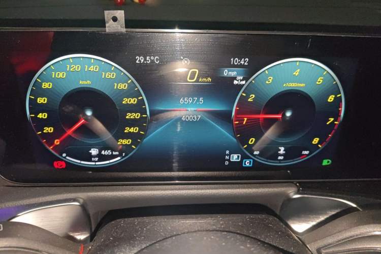 Used Mercedes-Benz GLB 2023 GLB 220 Fashion Model Odometer Close Up