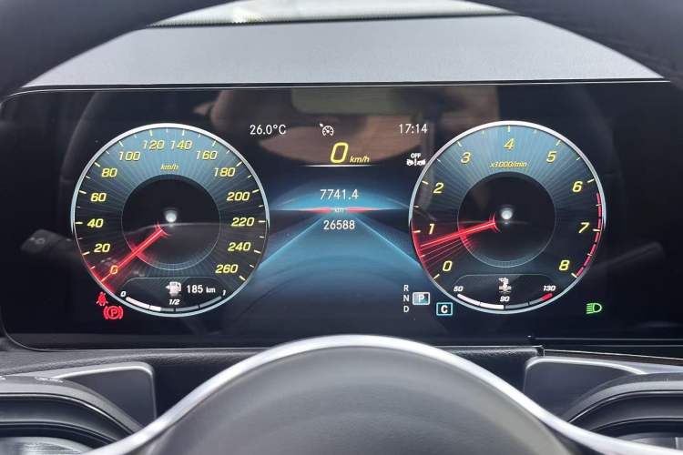 Used Mercedes-Benz GLB 2023 GLB 220 Fashion Model Odometer Close Up