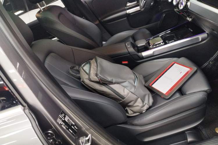 Used Mercedes-Benz GLB 2023 GLB 220 Fashion Model Right Front Seat