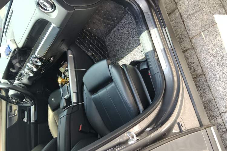 Used Mercedes-Benz GLB 2023 GLB 220 Fashion Model Right Front Seat